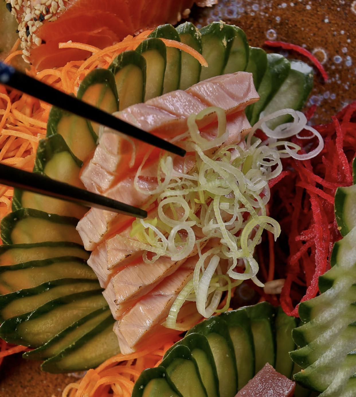 SASHIMI SALMÃO BRASEADO (5 UNIDADES)