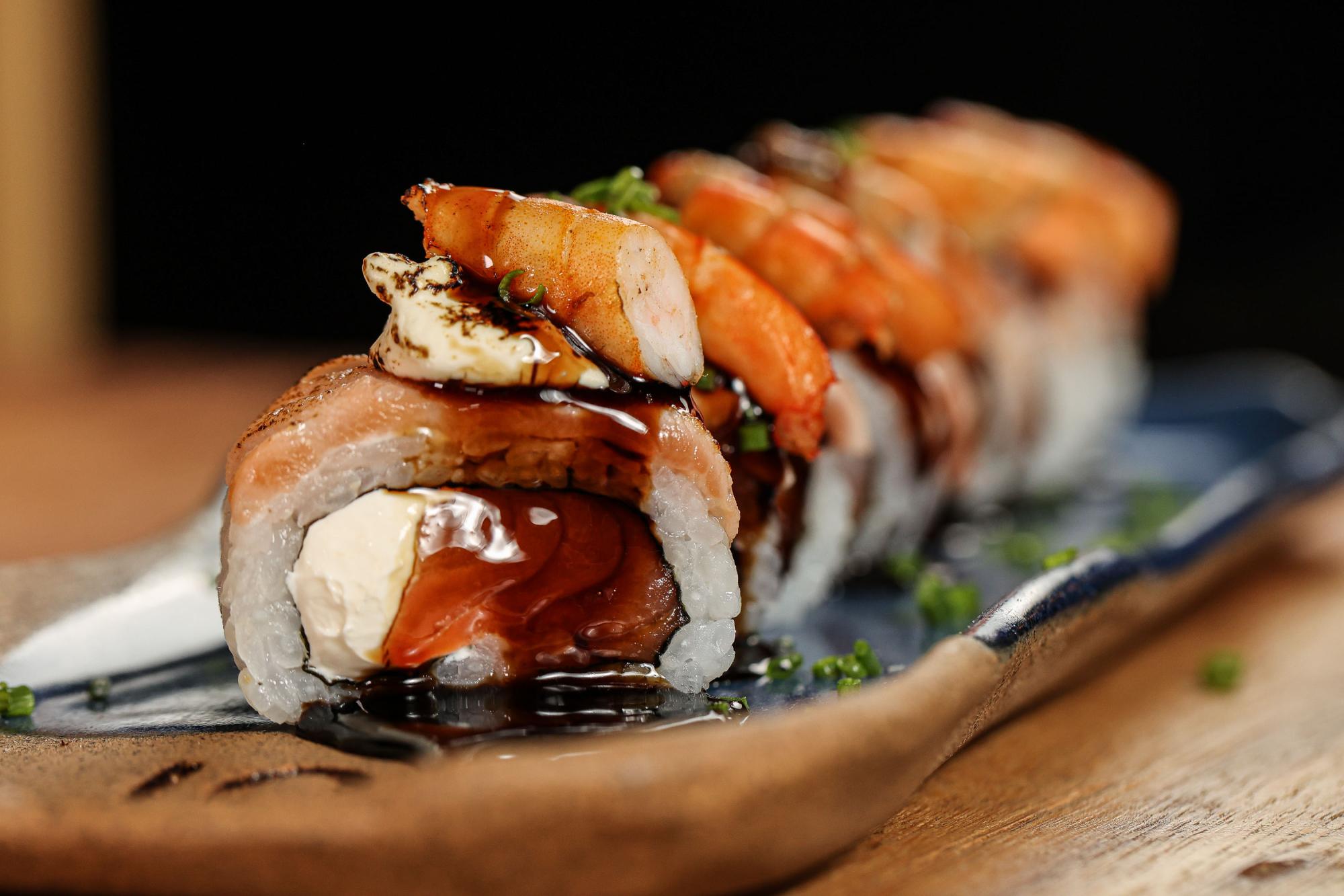 URAMAKI EBI KOI ESPECIAL