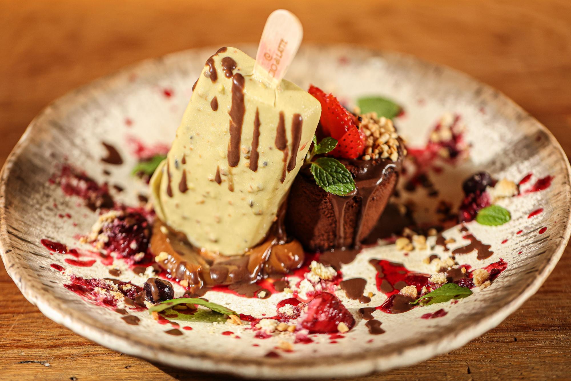 GRAND GATEAU